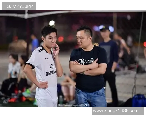 足球明星夜店狂欢夜揭秘球场之外的奢华生活与激情瞬间